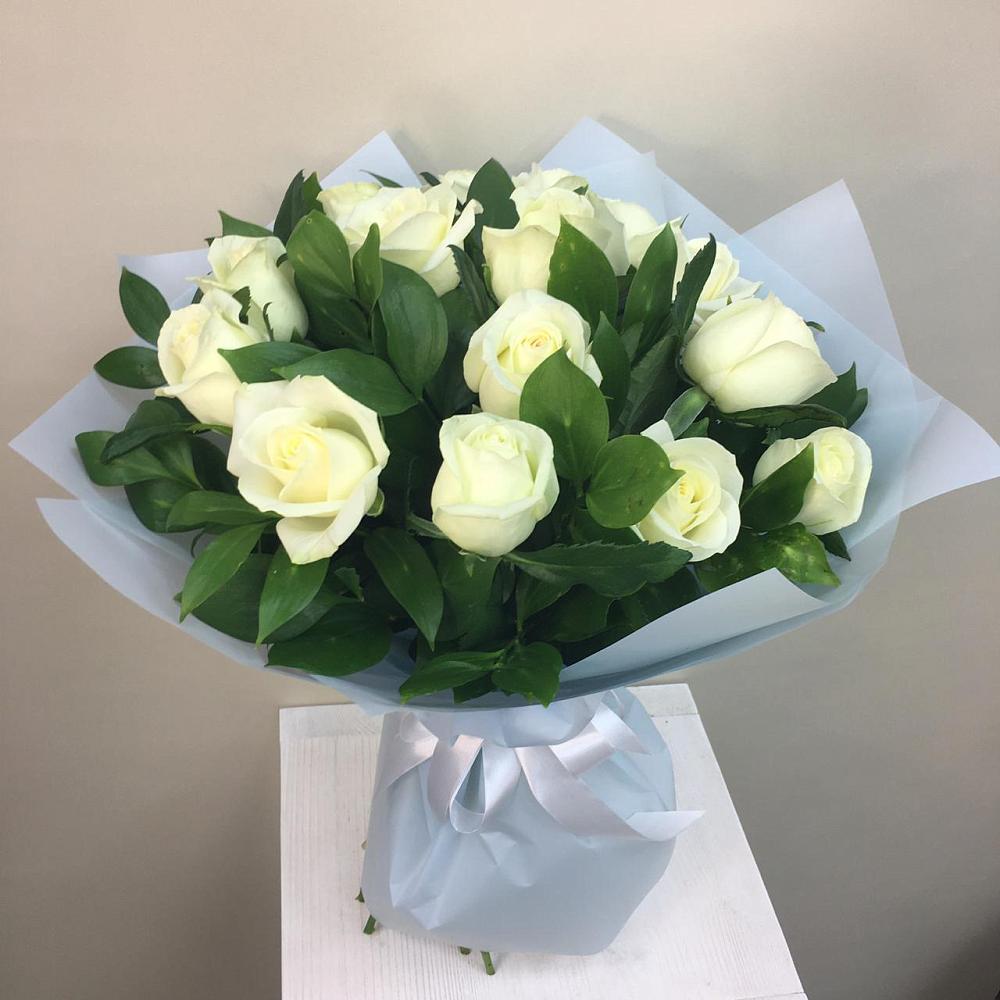 Букет 15 Белых роз Проуд в Смирновке