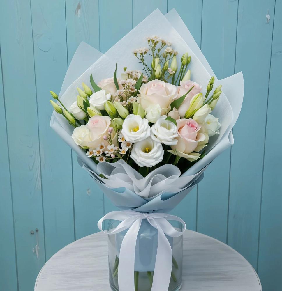 Букет цветов из: Розы и Лизиантусы в Смирновке