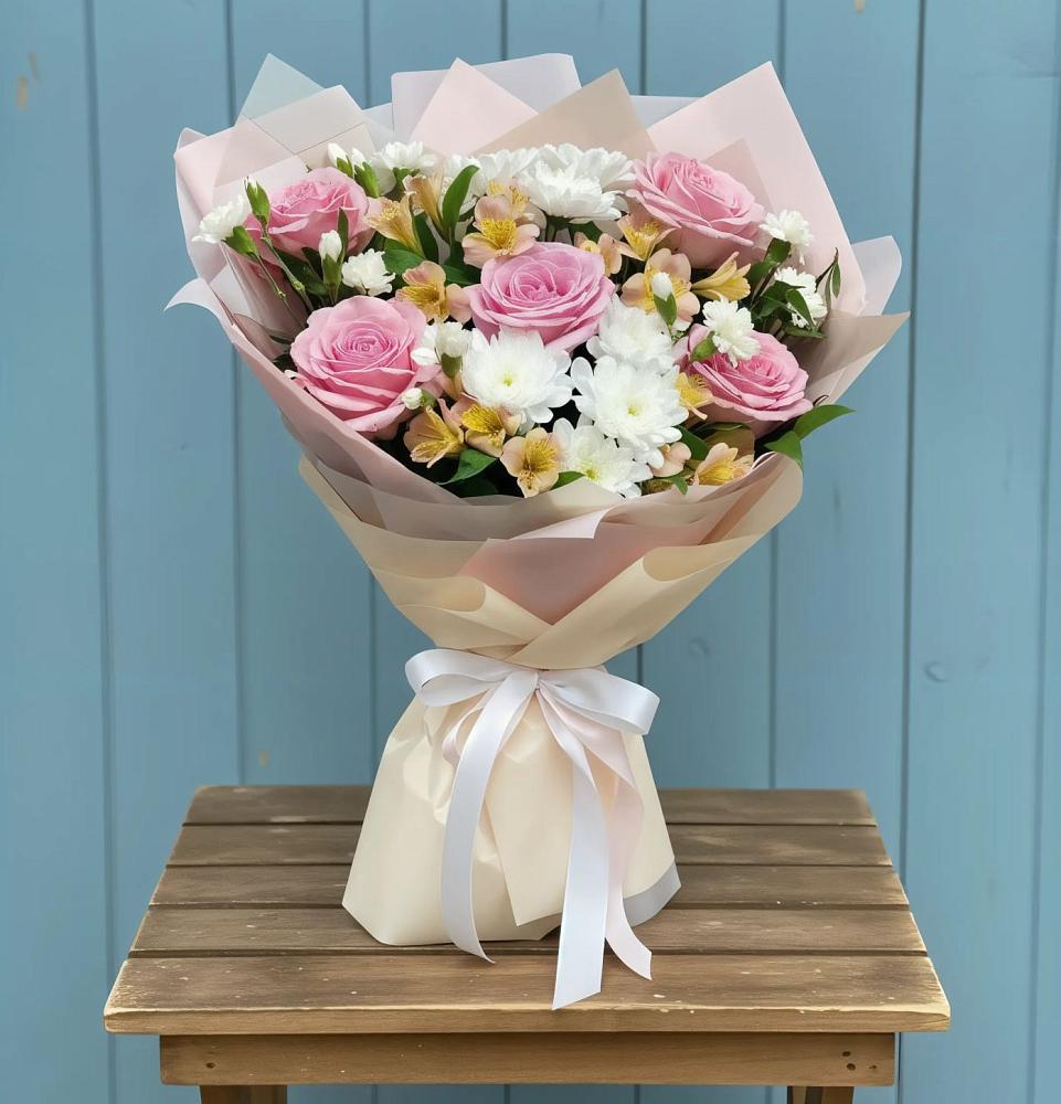 Букет цветов из: Гвоздики, Орхидеи и Розы в Смирновке