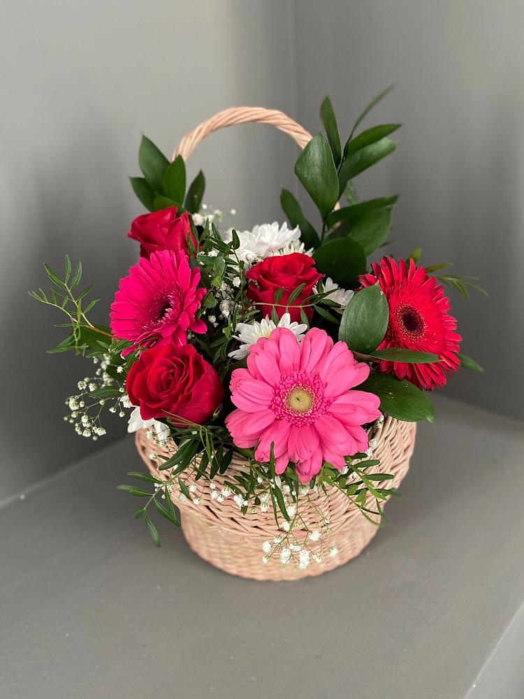 Цветочная композиция из Розы, Хризантемы и Герберы в корзине в Смирновке