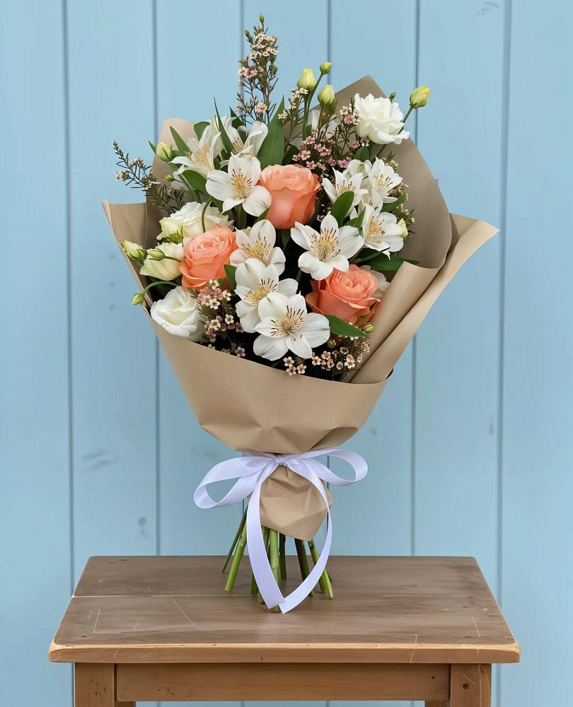 Букет цветов из: Альстромерии, Лизиантусы, Розы и Хризантемы в Смирновке